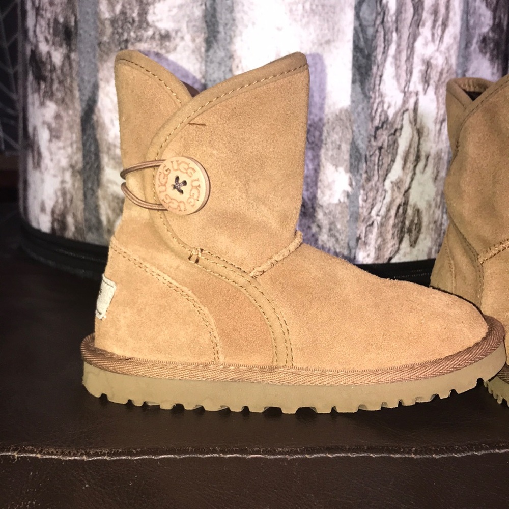 UGG BOOTS